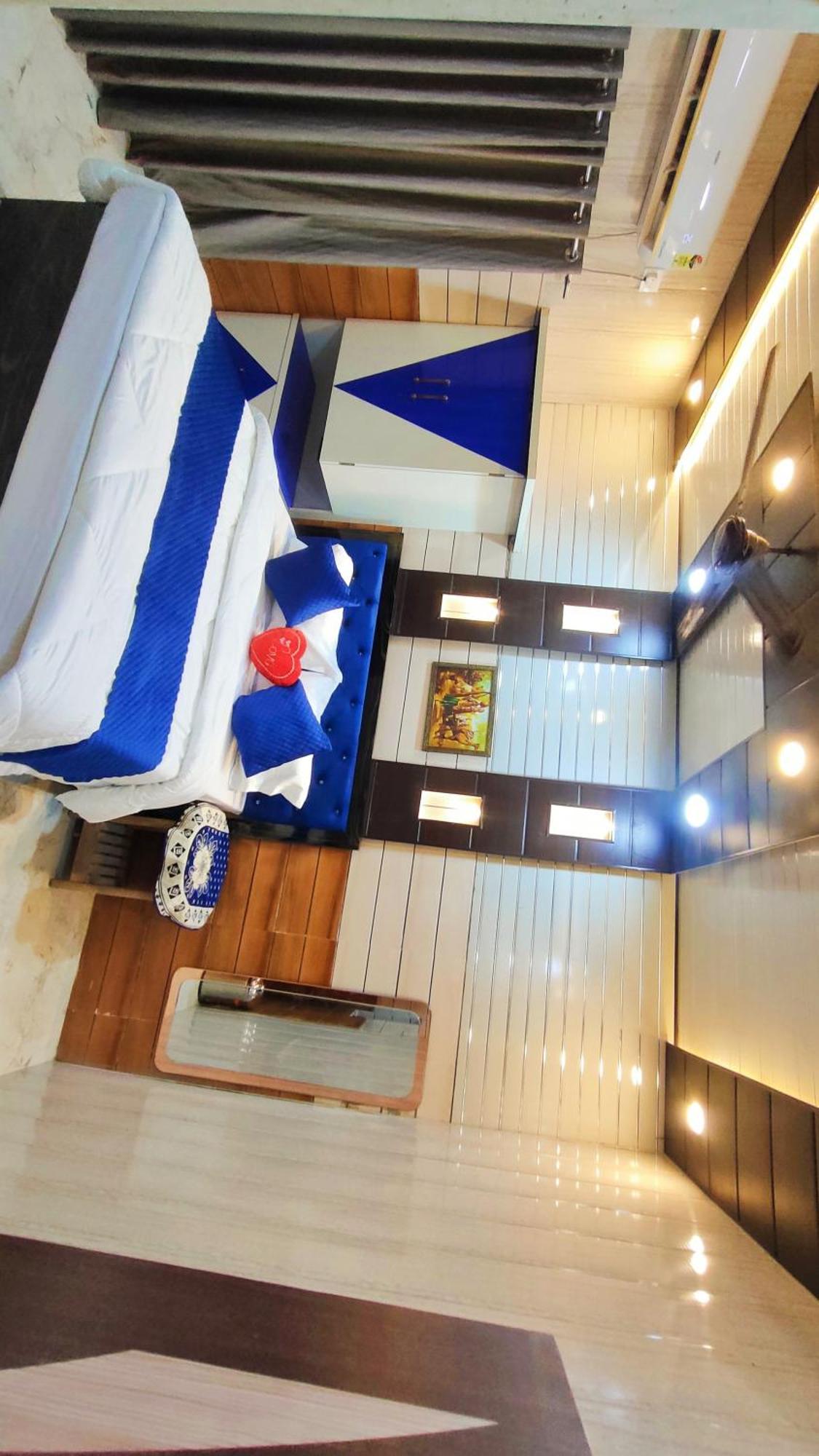 Отель Sri Krishna Residency Варанаси Экстерьер фото