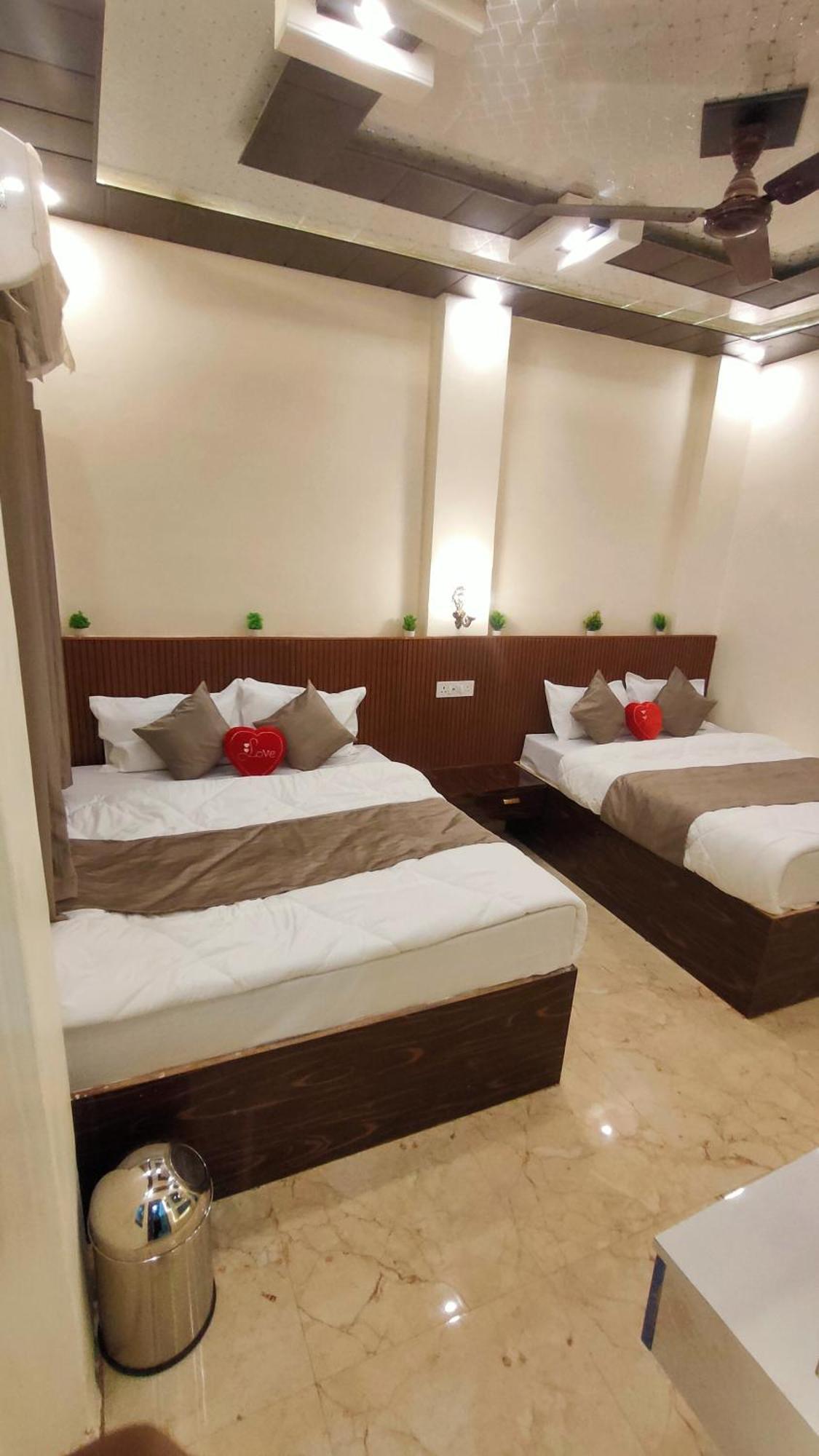 Отель Sri Krishna Residency Варанаси Экстерьер фото