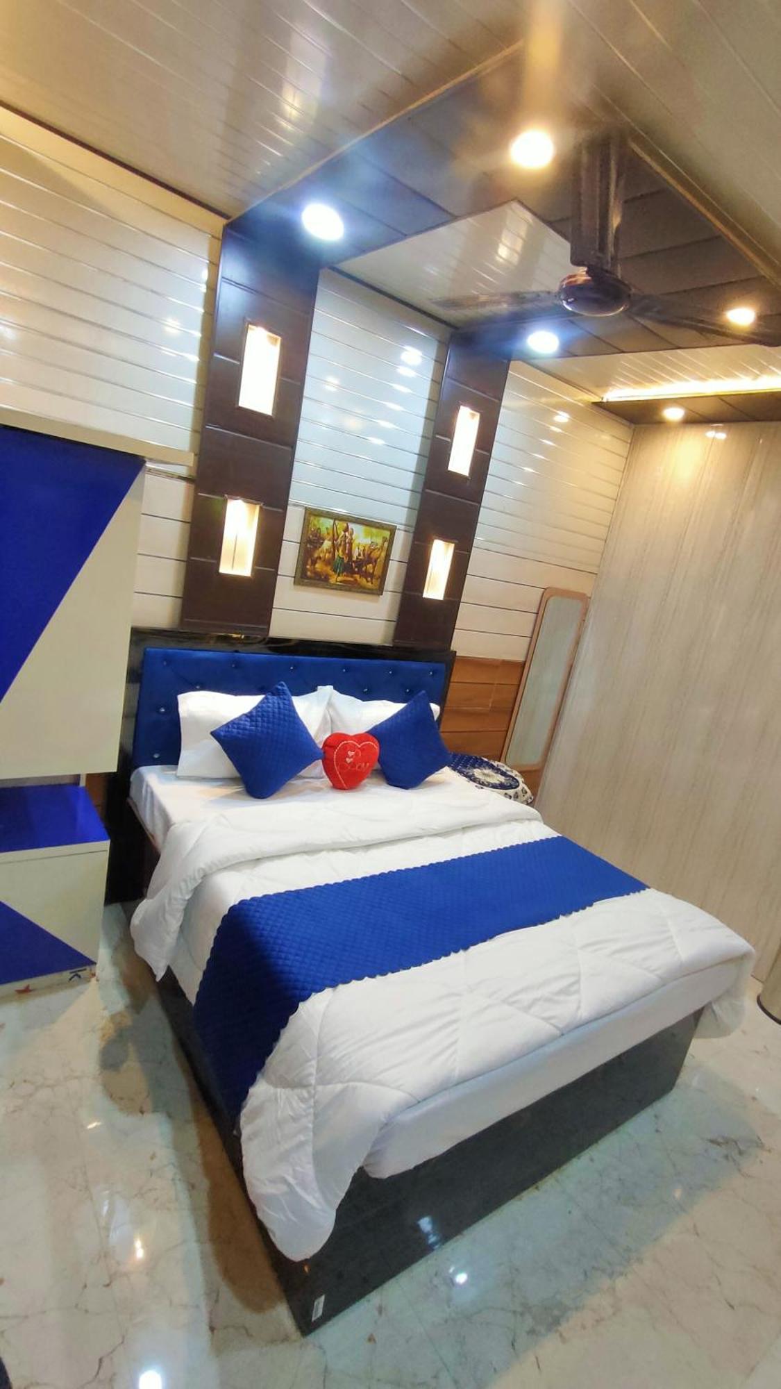 Отель Sri Krishna Residency Варанаси Экстерьер фото
