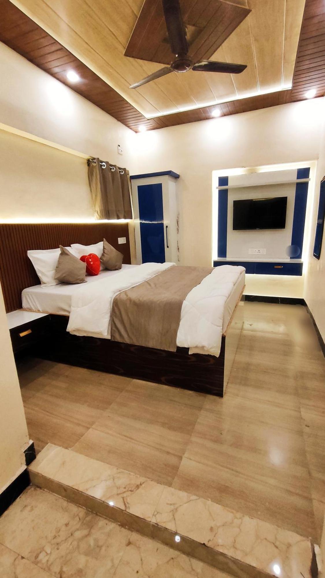 Отель Sri Krishna Residency Варанаси Экстерьер фото