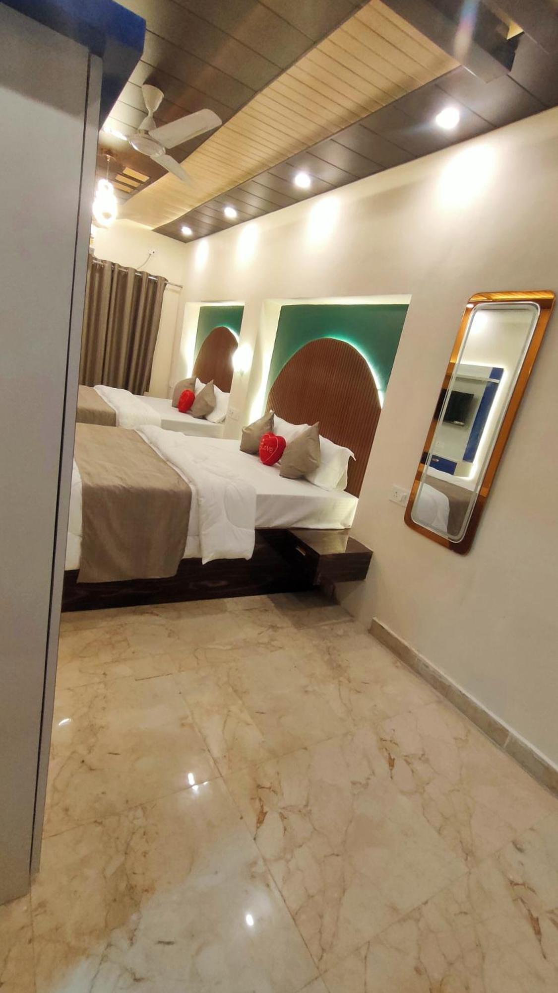 Отель Sri Krishna Residency Варанаси Экстерьер фото