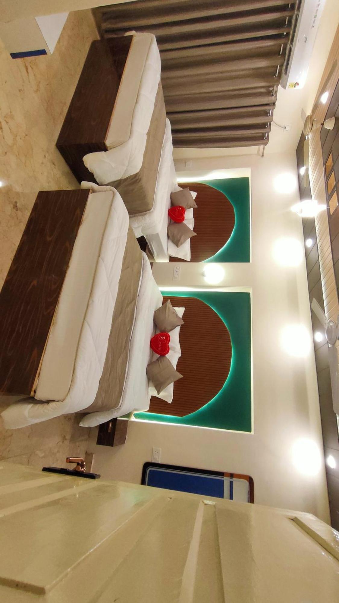 Отель Sri Krishna Residency Варанаси Экстерьер фото